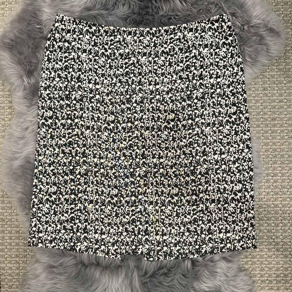 Mini black and white patterned skirt